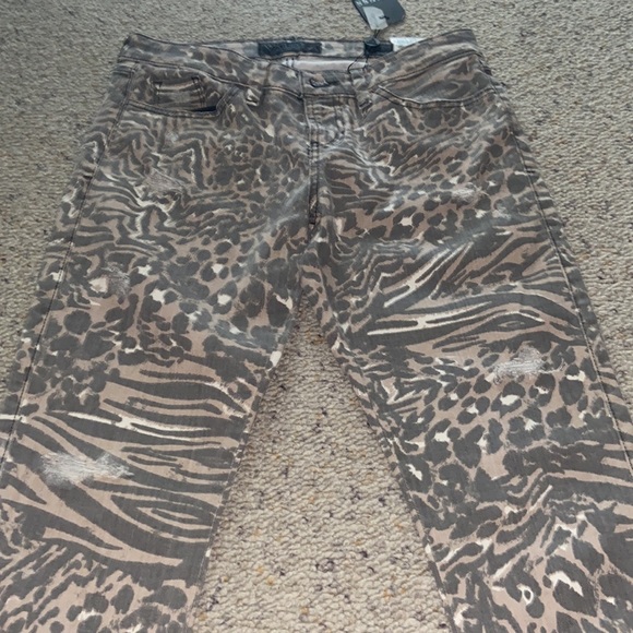 NWT Guess Leopard Distressed Jeans, Sz 28 - Picture 11 of 11